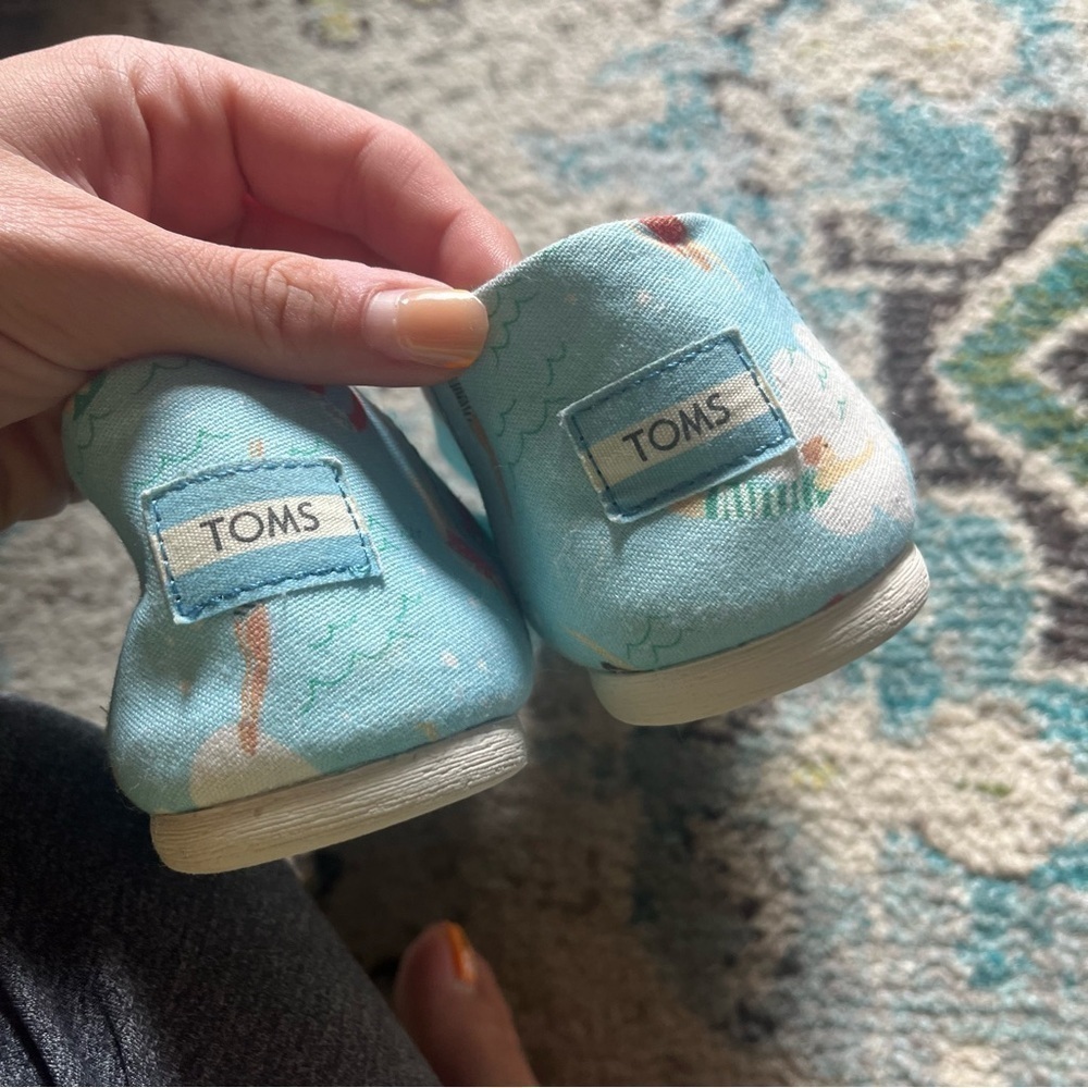 Light blue swimming themed Tom’s flat shoes - Picture 5 of 8